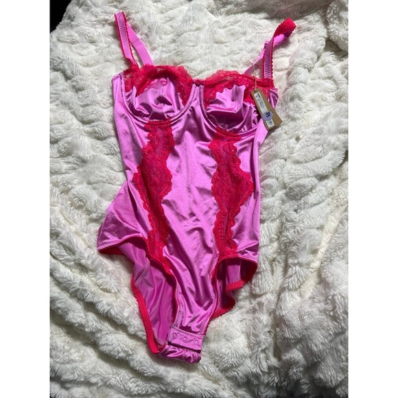 SKIMS stretch satin lace balconette brief Neon Orchid multi - Picture 5 of 8